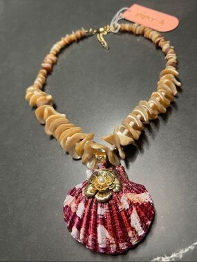Gold-Accented Beige Shell Necklace with Wine Red Scallop Pendant